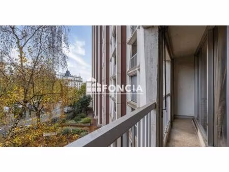 beau potentiel pour ce deux pièces à rafraîchir