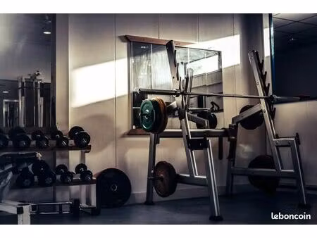 local 30m² + mezzanine possible — idéal coach  kiné  pilates — angers