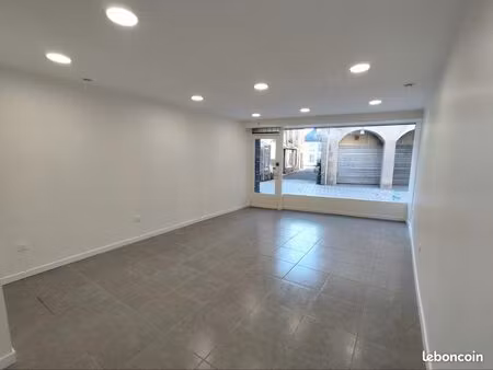 local commercial 40 m² – jargeau centre-ville – vitrine – faibles charges – 750