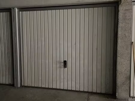 location garage 13m² sécurisé - rue de la jomayère / place jean piger