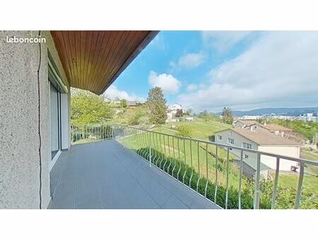 maison individuelle avec balcon  cour  terrasse et terrain à unieux
