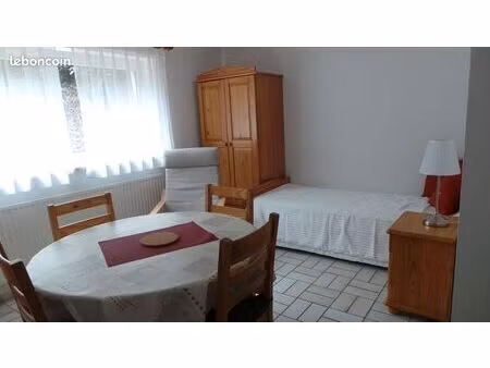 a la chapelle saint-mesmin  loue chambre meublée de 16 m2 confortable avec literie de qual