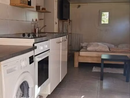 studio entièrement meublé  propre au calme