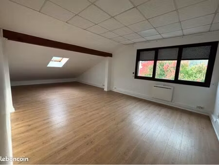 bureau / local pro lumineux 27m² (42m² surface utile) – idéal libéral ou indépendant
