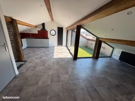 t3 avec cuisine intégrée  terrasse