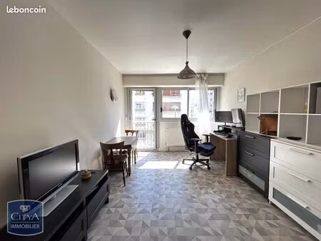 studio 1 pièce 28 m²