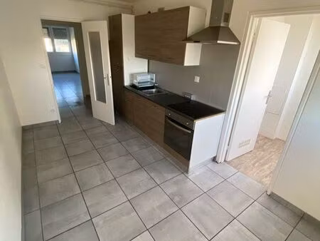 à loué appartement type 3 secteur portail rouge surface 72m2 cuisine équipé (four  plaque 