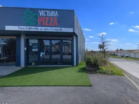local commercial à louer (ancienne pizzeria équipée)