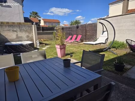 maison de ville 5 pièces rénovée avec terrasse  cour et garage