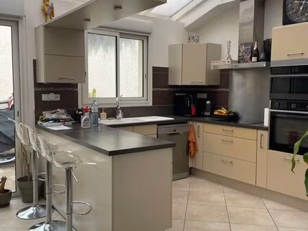 maison de ville en pierre 3 chambres