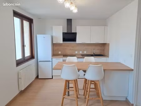 appartement secteur bouthéon  2 ou 3 chambres  entièrement rénové et meublé