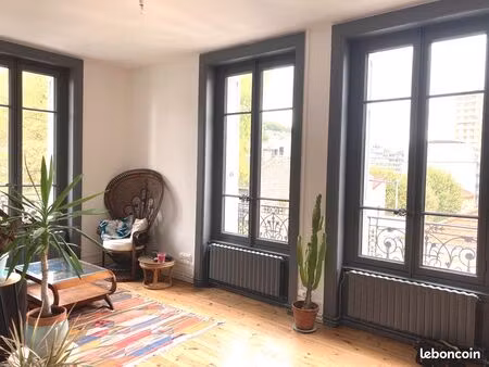 t3 65m2 3è ascenseur montaud  carnot  design