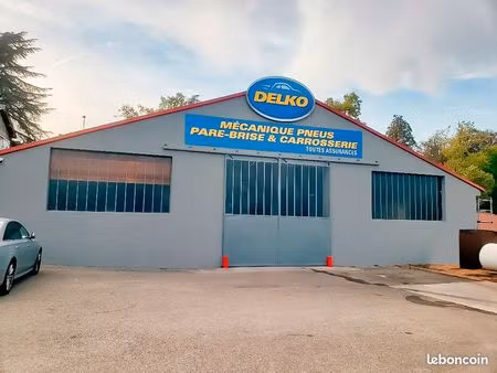 garage automobile  garage 390 m² montrond les bains