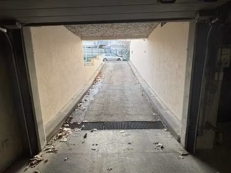 parking 12 m² orleans