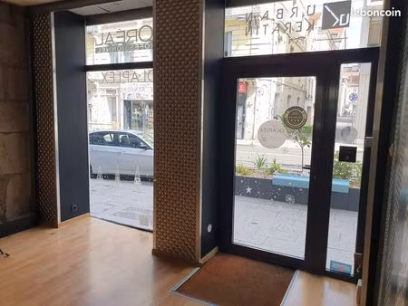 local sur grande artère pour salon de coiffure ou autre