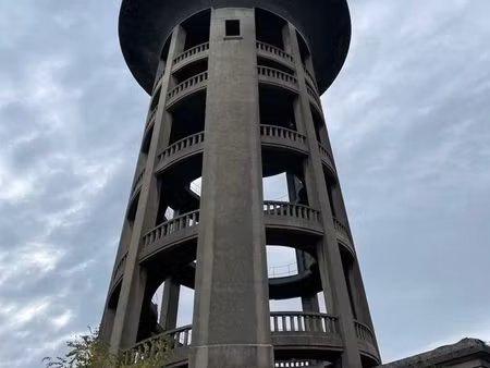 bien atypique rare château d’eau