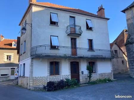 maison de village 150m2 +dependance  faire offre