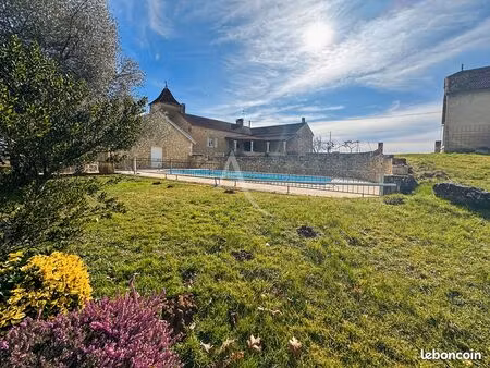 maison 6 pièces 230 m²