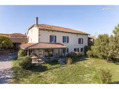 propriété 7 pièces 232 m²