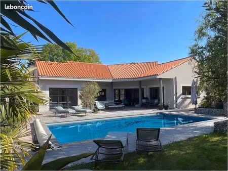 maison familiale de standing - plain pied - dpe b - piscine - studio indépendant