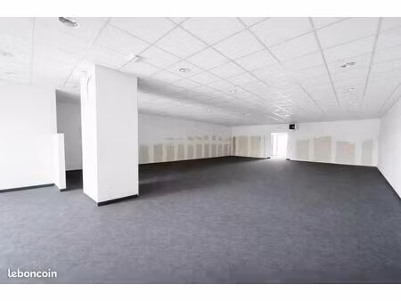 local bureaux 305 m²