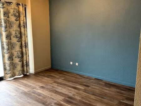 bureau indépendant de 16 à 20 m² dans local professionnel rénové