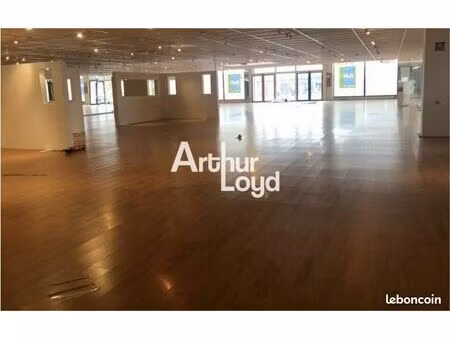 local commercial 700 m²