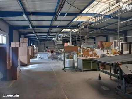 local divers 1000 m² valcourt