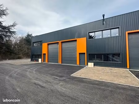 local commercial artisanal 235m2  a louer