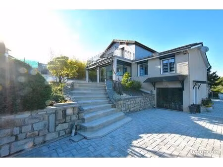 maison 6 pièces 202 m²