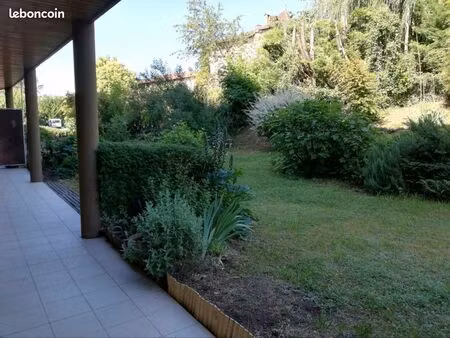t3 figeac centre  jardin et terrasse couverte