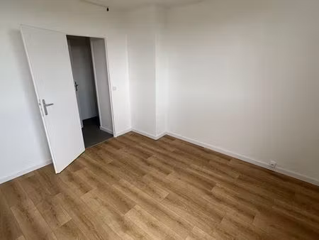 t3 refait à neuf en 2025 avec vue dégagée sur le parc de l’europe