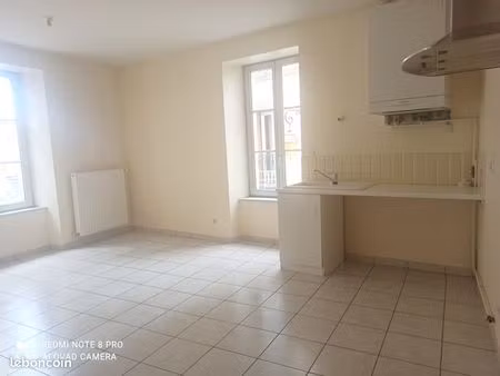 auvergne  à 15 mn du puy en velay  beau t2 de 41 m2 rénové  1er étage/2 