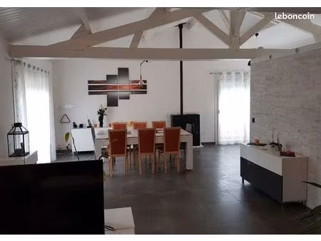 maison rénovée de 145 m2  plage et commerces à peid  terrain clos de 1042 m2