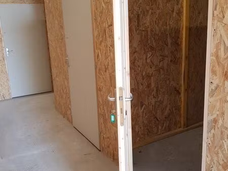 box de stockage de 12 m2 soit 30 m3 surveillé