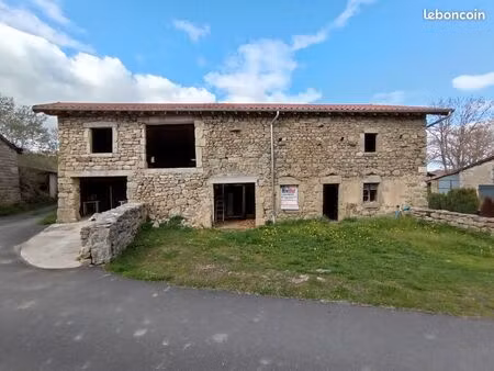 ancienne ferme de 146m² au sol à rénover