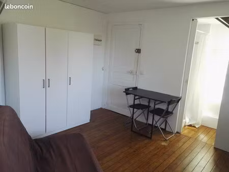 studio lumineux et fonctionnel sur cour calme quartier châlatres