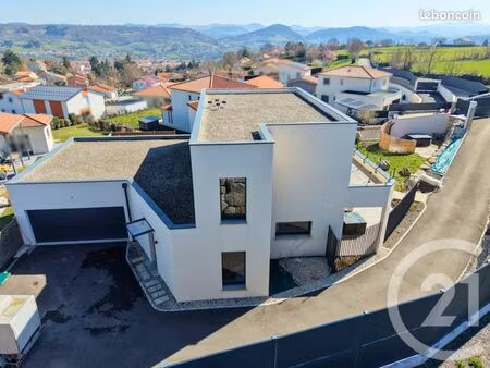 villa 5 pièces 187 m²