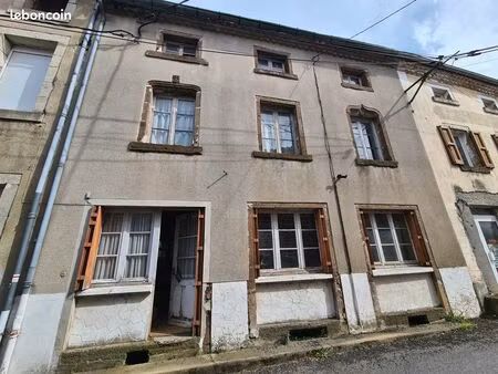 maison de village de 130 m2  5 chambres  à rénover proche du puy en velay