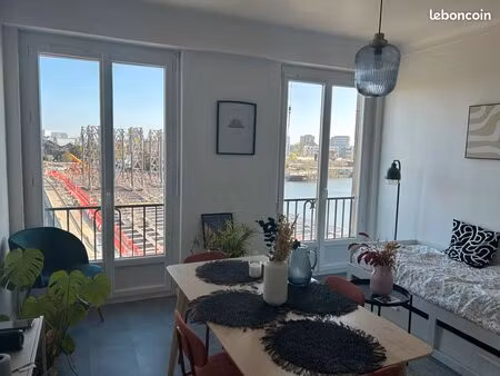 t2 lumineux - quai de la fosse - nantes