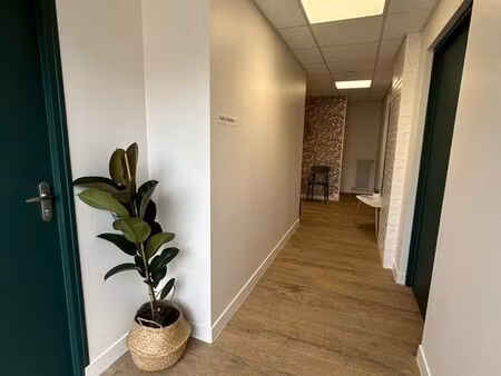 location bureau paramédical avrillé