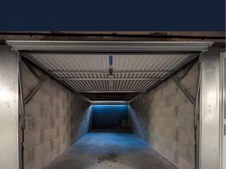 loue parking / box / garage fermé