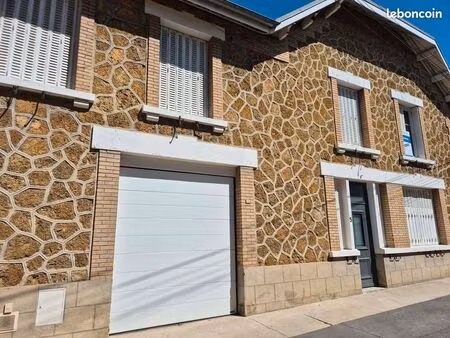 maison en pierres meulières