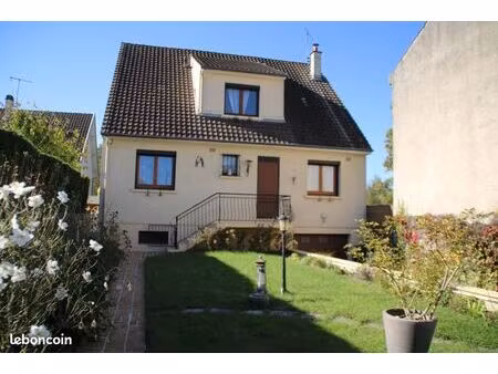 maison familiale avec jardin au calme dans une impasse