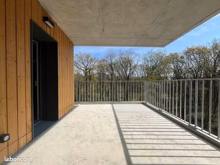 appartement t2 neuf avec grand balcon et place de parking en sous-sol