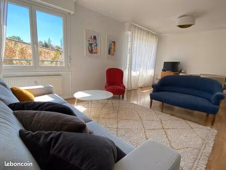 appartement 4 pièces lumineux – 74 m² – quartier calme et recherché à reims (rue des augus