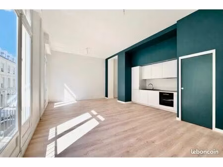 type 4 - place du forum  mairie