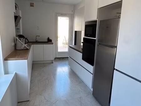 maison avec garage et terasse