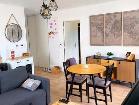 t2 lumineux avec balcon + parking – proche gare - 690 tcc