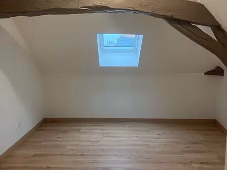 location t4 - triplex 80 m2 - centre ville